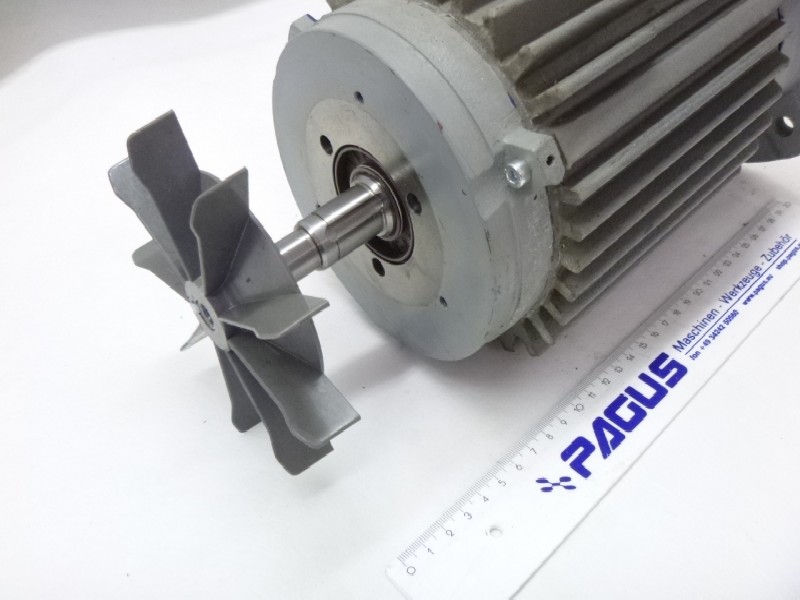 Three-phase servo motor STÖBER ANTRIEBTECHNIK IE2-BE1R 80 G 4 STO1/OB TPM140 TLB IEC DIN EN 60034-1 Wellendurchmesser: Ø 19 mm Wellendurchmesser(für Bremse): Ø 12 / 16 / 20 mm unbenutzt ! photo on Industry-Pilot